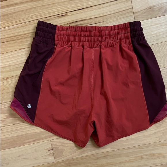 Lululemon  high rise Colorblock Hotty Hot running shorts. Size 6. 4” inseam - Picture 2 of 5